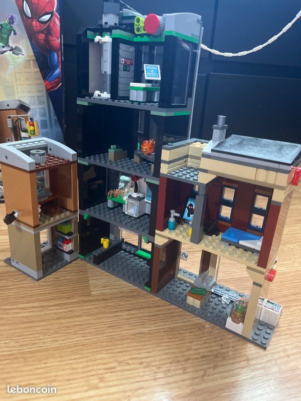 Lego Marvel 76324 Spiderman vs Oscorp complet + boîte (image 3)