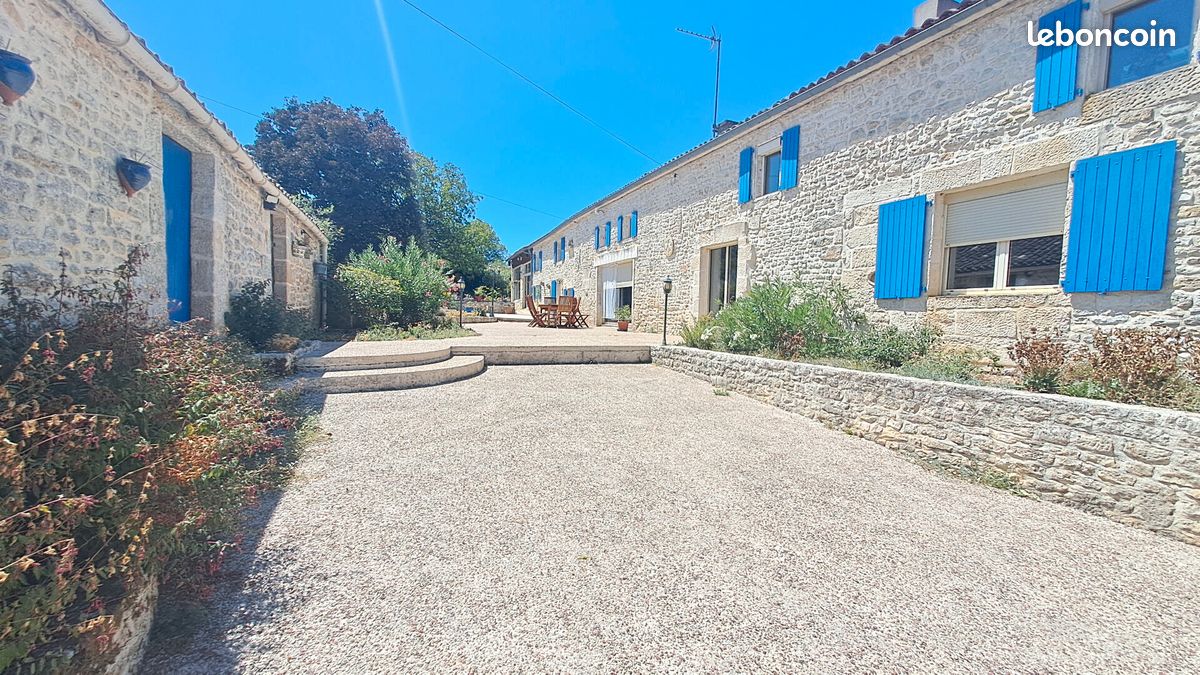 Maison 9 pièces 253 m² · à Germond-Rouvre · 253 m² · 436 800 €
