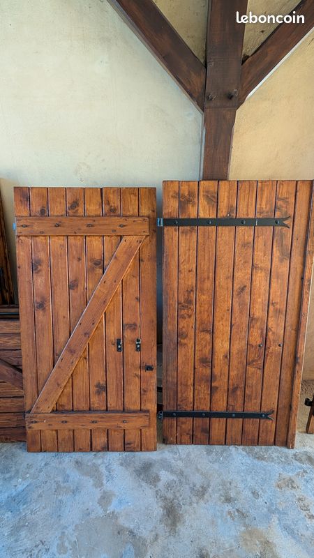 Volet battant en bois (image 1)