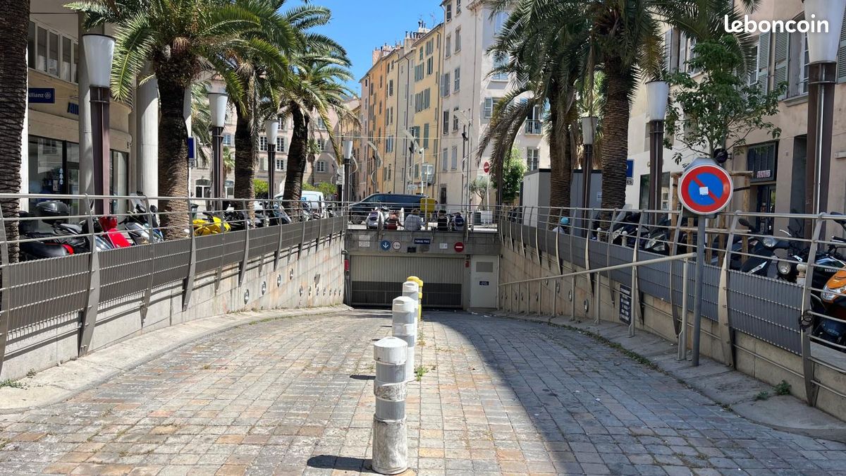 Parking 13 m² · à Toulon · 13 m² · 155 €/mois