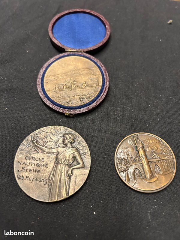 Lot De Médailles/trophées De Football Anciens - Années 1920-1930 - Coupe Du Monde/Europe - En Argent ?