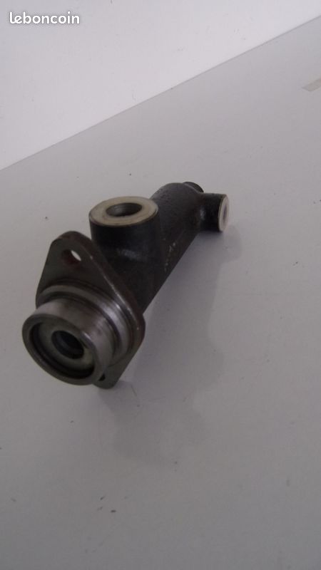 Maitre Cylindre de frein Peugeot 404 (image 1)