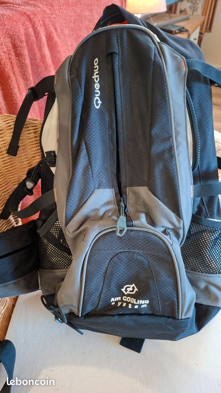 Sac à dos décathlon 30l Air Femme grande randonnée état neuf (image 3)