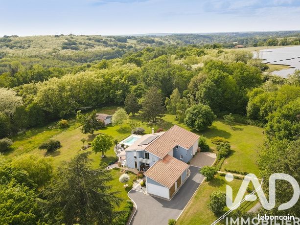 Maison 8 pièces 250 m²