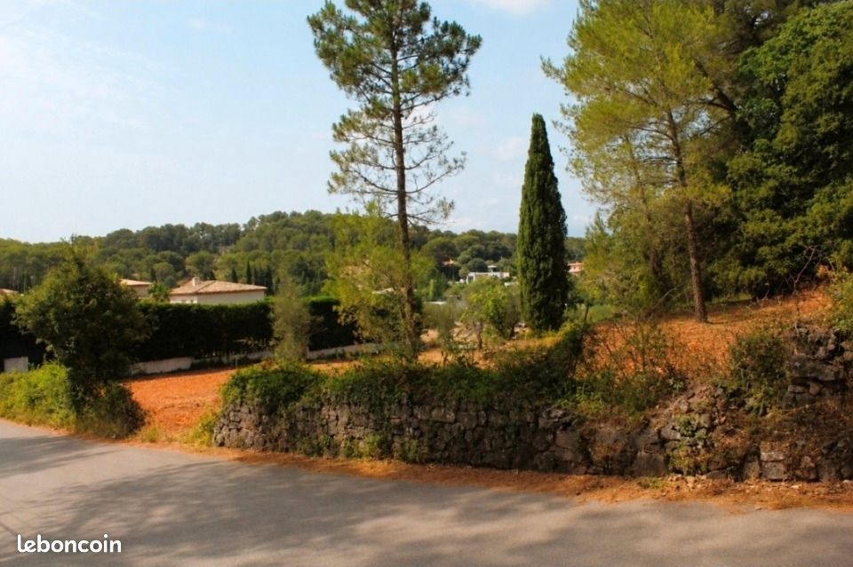 Terrain 1655 m² · à Mougins · 950 000 €