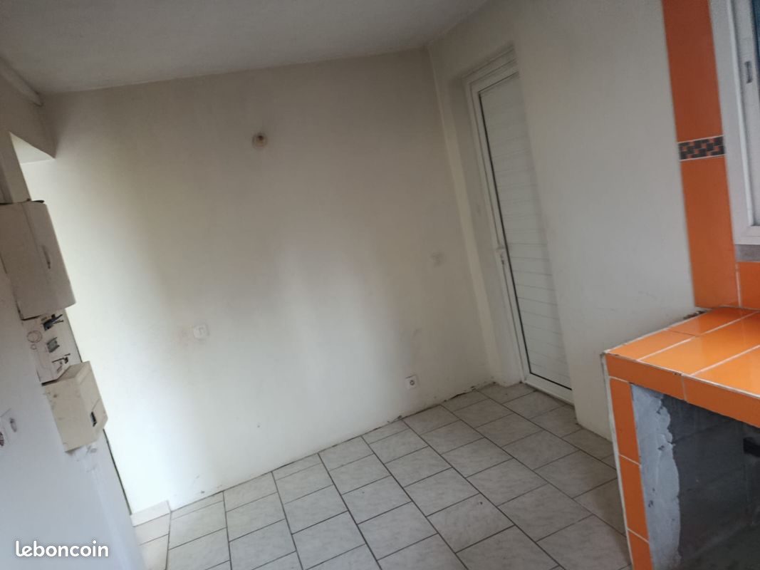 Maison 5 pièces 130 m² · à Sainte-Anne · 130 m² · 950 €/mois