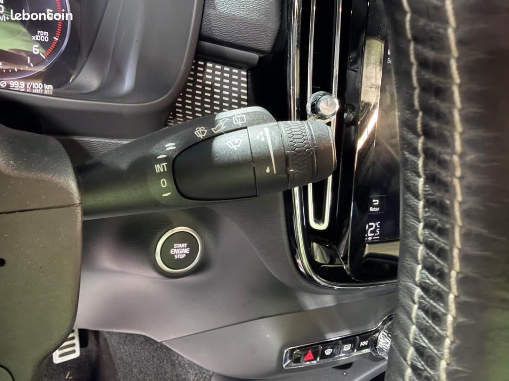 VOLVO XC40 D4 AWD 190 ch Geartronic R-Design- Toit ouvrant- Harman/Kardon- Keyless (image 26)