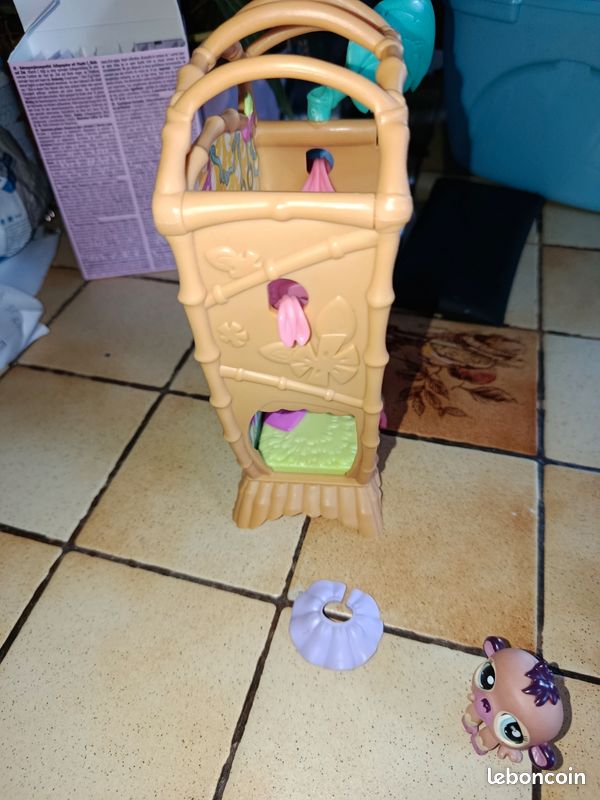 Little pet shop bungalow (image 9)