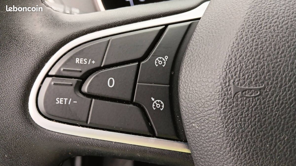 Renault megane iv berline blue dci 115 evolution (image 21)