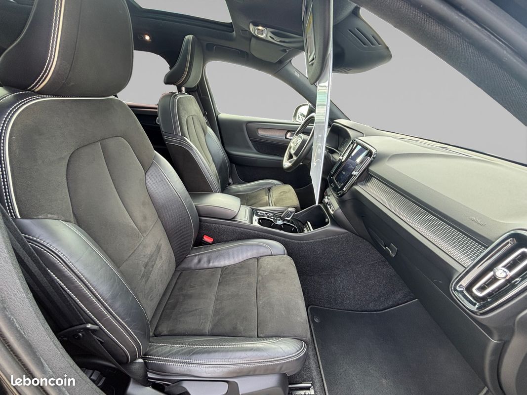 VOLVO XC40 D4 AWD AdBlue 190 ch Geartronic 8 Momentum (image 11)