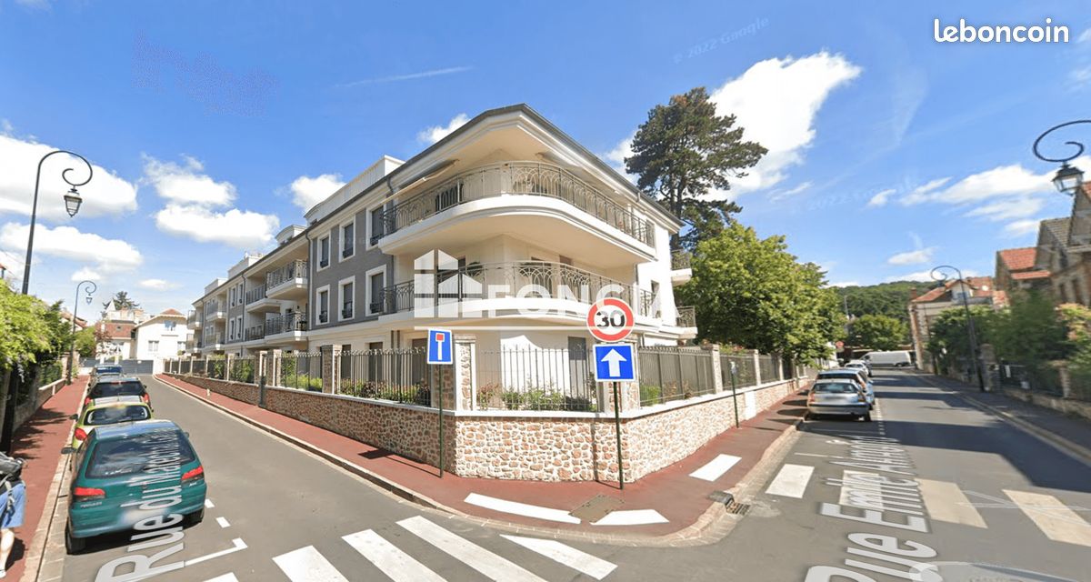 Parking · à Saint-Leu-la-Forêt · 130 €/mois