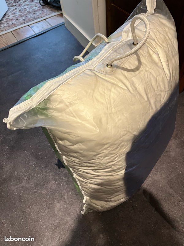 Lot de 1 couette ( anti allergie ) et 3 parures de lit - parfaits états (image 18)