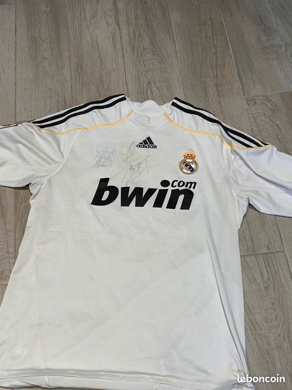 Maillot real madrid 09/10 dédicacé par benzema (image 2)