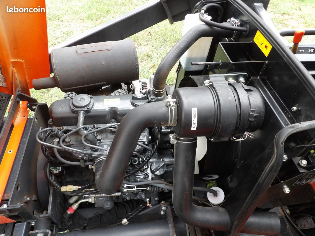 Tracteur tondeuse KUBOTA F3090 4WD de 2015 . TBE . Avec 1230 Heures . Prix 15000 HT . 18000 TTC (image 5)