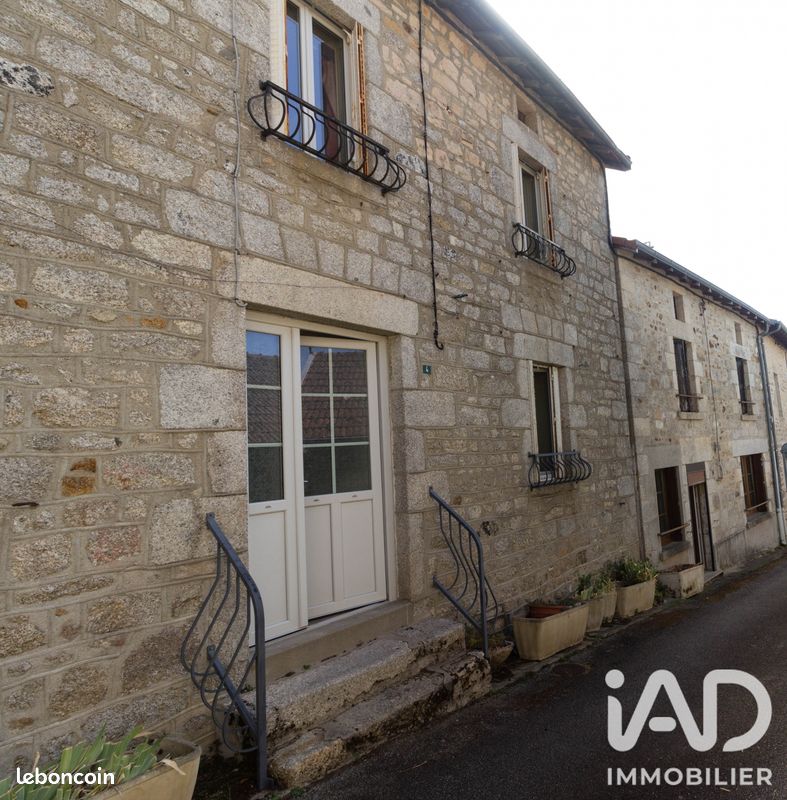 Maison 5 pièces 94 m² · à Saint-Moreil · 94 m² · 55 000 €