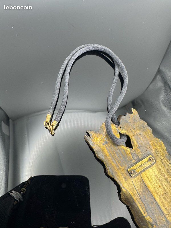 Rare pendentif sur cordon signe sur plaque Yves Saint Laurent YSL vintage (image 7)