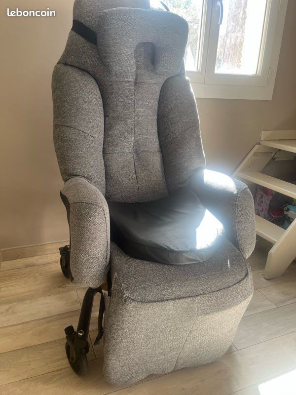 Fauteuil pour personnes âgés (image 1)
