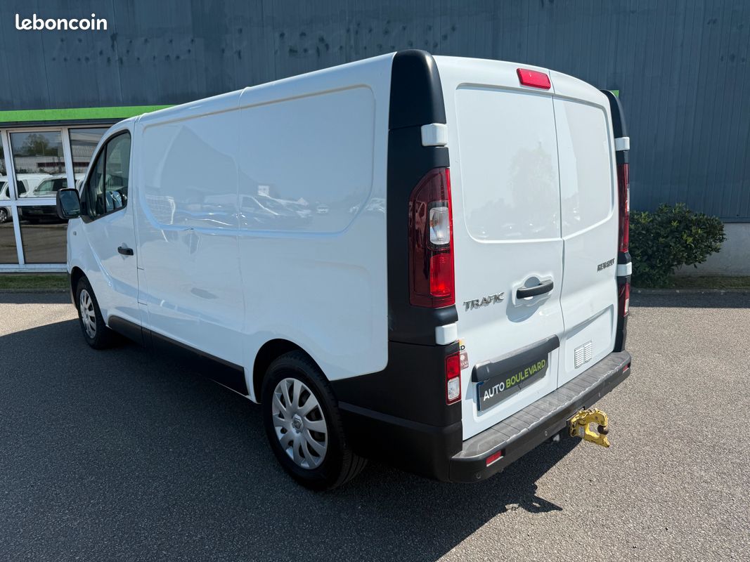 Renault trafic dci grand confort l1h1 12491ht avec attelage (image 4)