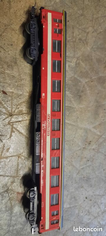 LIMA ÉCHELLE 0 / O VOITURE DE 1ère A COMPARTIMENTS DES