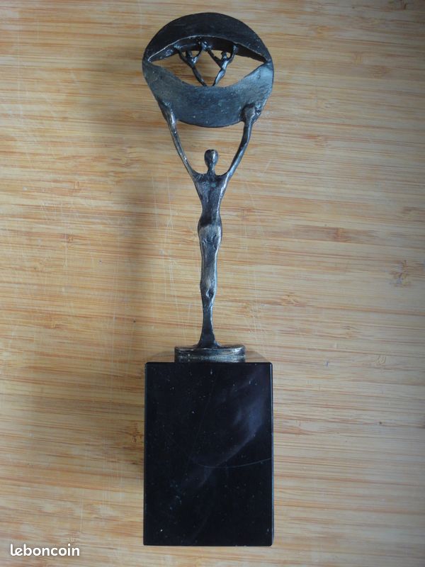 Sculpture en bronze de Corry Ammerlaan ,socle en marbre (image 5)