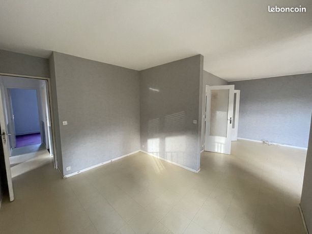 https://img.leboncoin.fr/api/v1/lbcpb1/images/ef/24/d9/ef24d9bd031858cabeaccd07eb2d1835e716d985.jpg?rule=ad-image