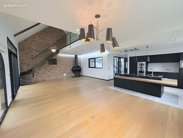 Maison 9 pièces 225 m²