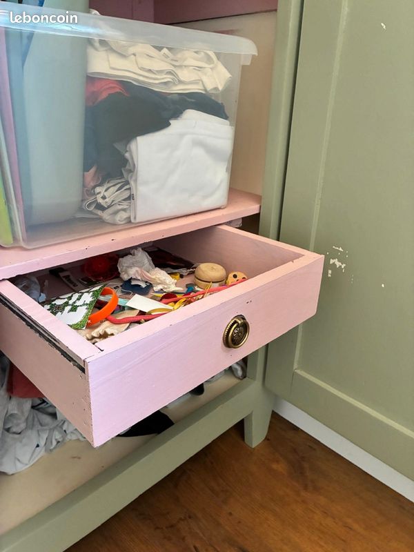 Jolie armoire parisienne idéale pour chambre d'enfant (image 7)