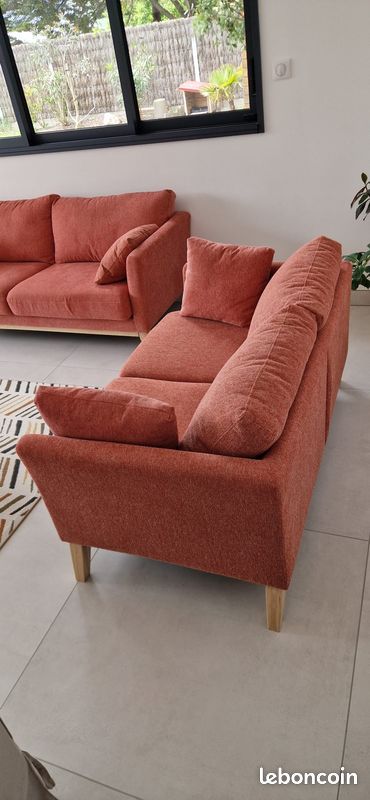 Canapé scandinave déhoussable 2 places en tissu effet velours texturé terracotta et bois clair (image 3)