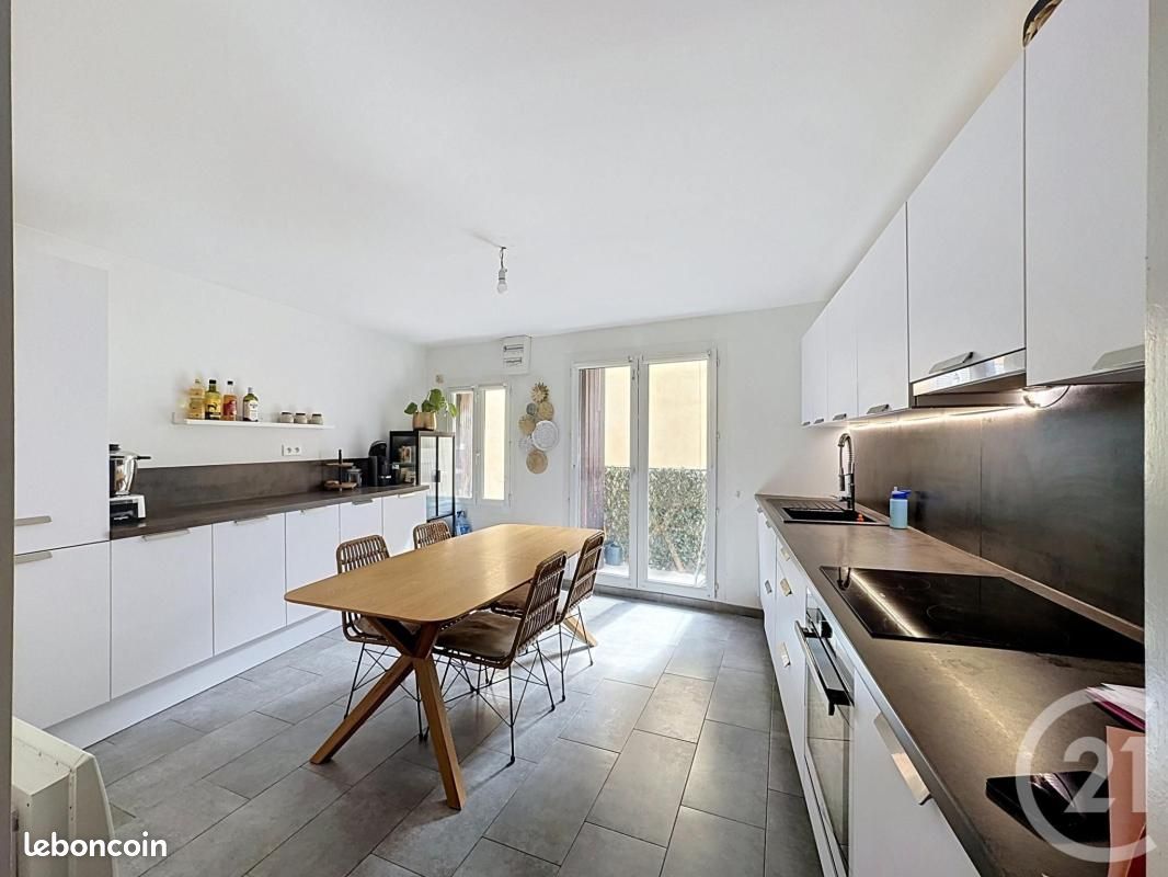 Maison 5 pièces 100 m² · à Pourrières · 100 m² · 1 300 €