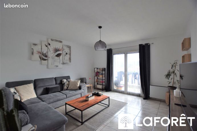 https://img.leboncoin.fr/api/v1/lbcpb1/images/ef/2a/cf/ef2acf6feb6fad596ad33643a4430c677d3aa7f3.jpg?rule=ad-image