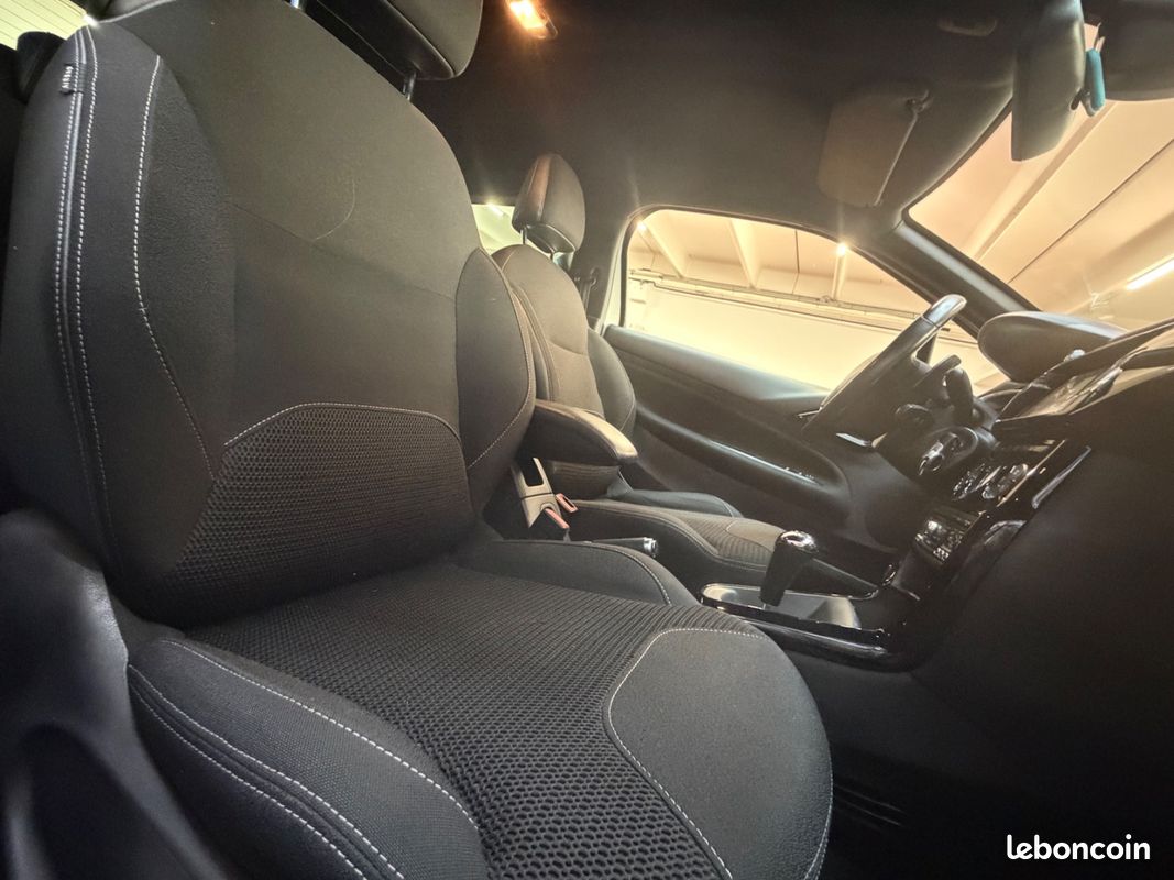 Citroën DS3 Phase 2 1.6 e-HDi 92Ch So Chic - BOITE AUTO / RADAR DE RECUL / CLIM AUTO / BLUETOOTH / REGULATEUR DE VITESSE (image 12)