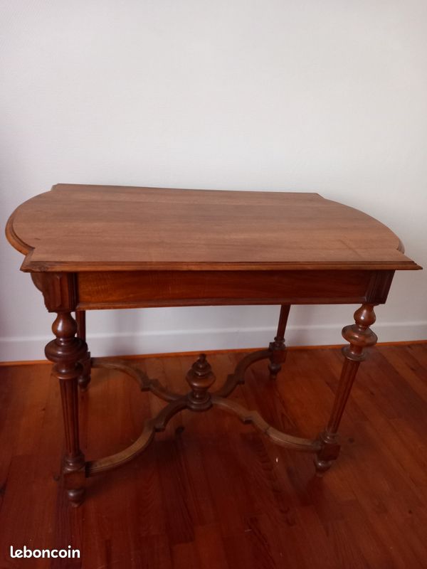 Table bureau louis XVI en noyer (image 1)
