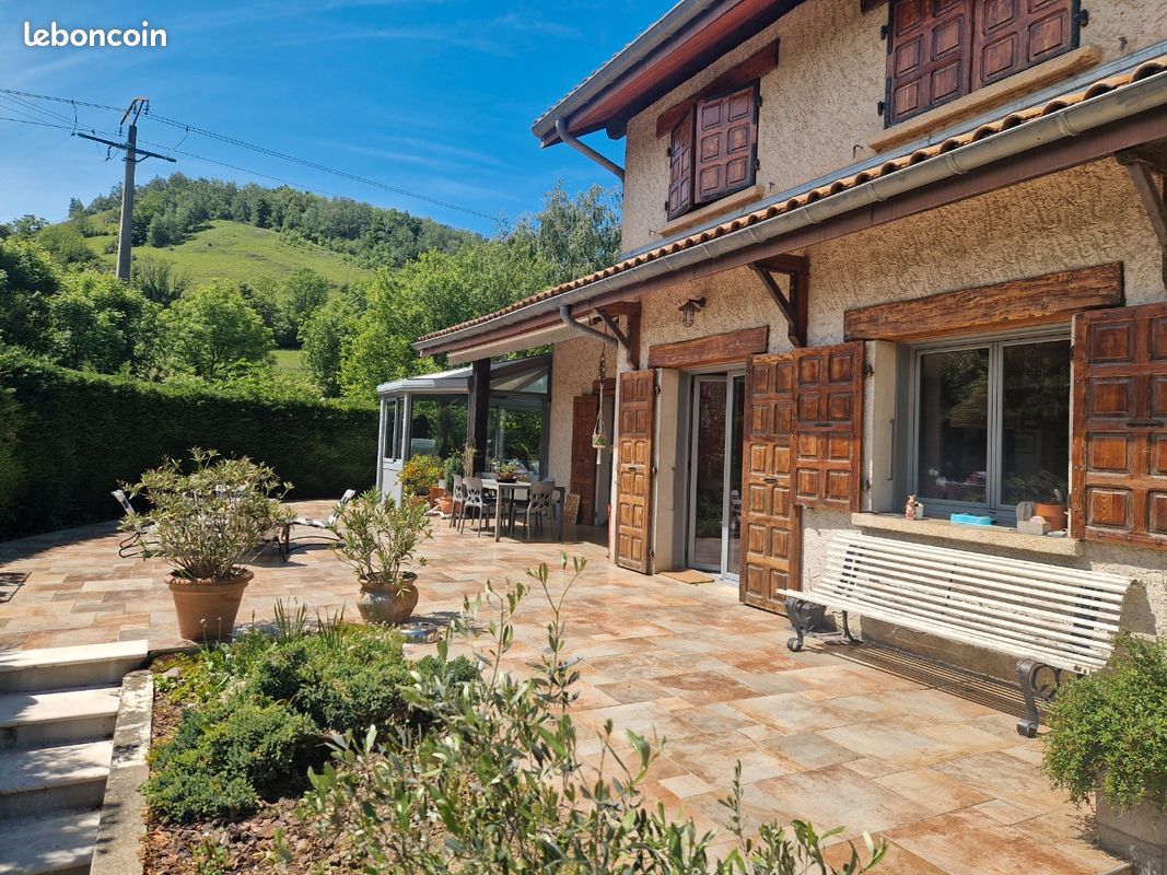 Maison 6 pièces 219 m² · à Brié-et-Angonnes · 219 m² · 750 000 €