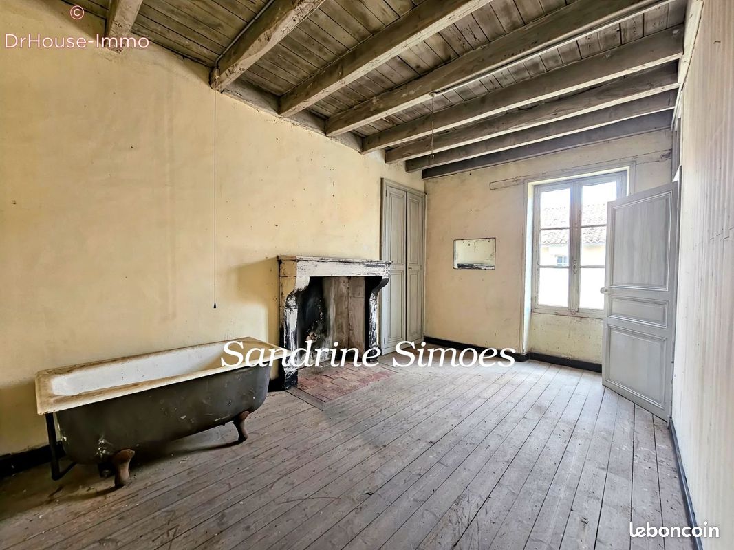 Maison 5 pièces 82 m² · à Saint-Léomer · 82 m² · 24 000 €