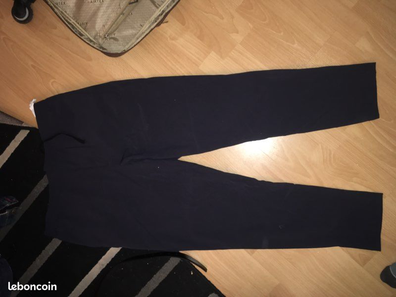 Vêtements (T-shirt, Pull, Pantalons) (image 6)