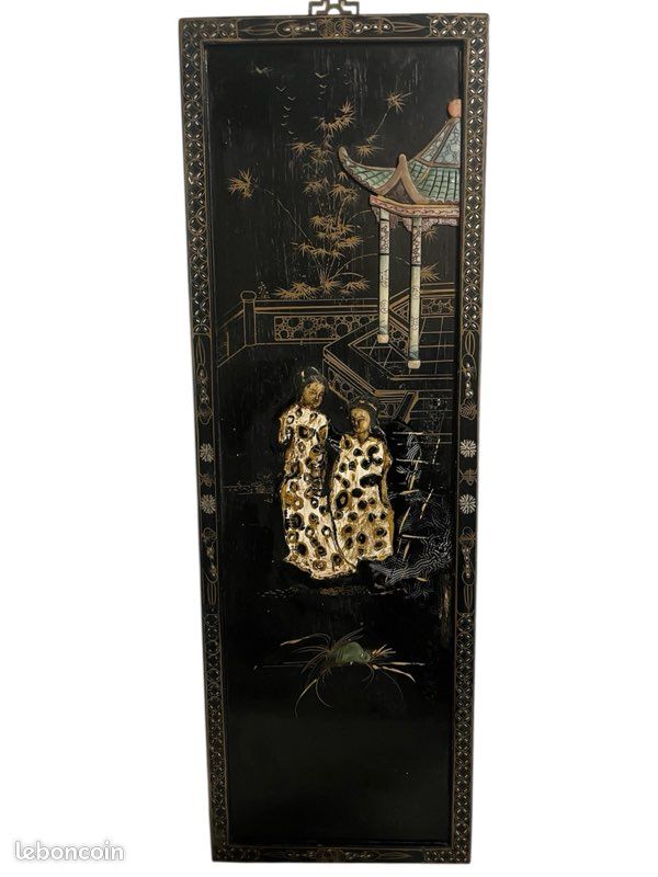 Panneau asiatique ancien en bois laqué noir – incrustations de pierres vers 1930 (image 1)