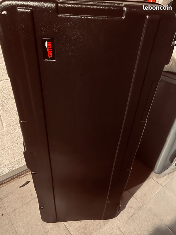 Vends valise, clavier, Gator (image 2)