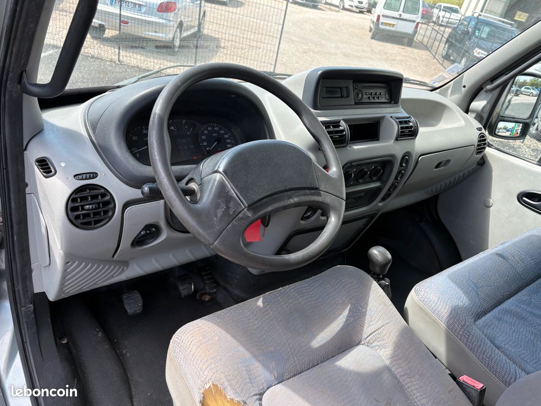 6242 HT - Renault Mascott 2.8 DTI 85 Cabine Privilège L3H3 Société (image 3)