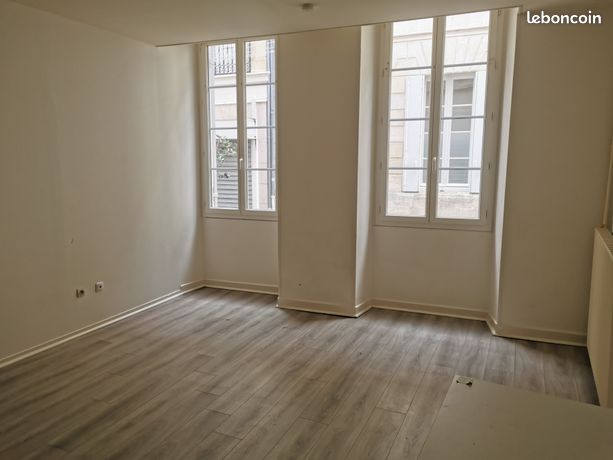 https://img.leboncoin.fr/api/v1/lbcpb1/images/ef/32/a3/ef32a3b6d23a84b22547712c62556fbdee0b0630.jpg?rule=ad-image