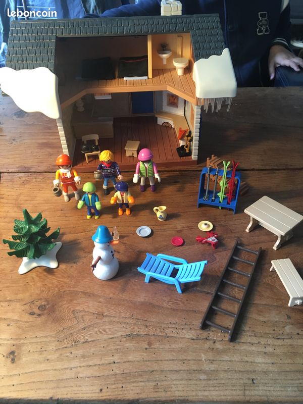 Chalet des neiges avec skieurs Playmobil 9280 (image 1)