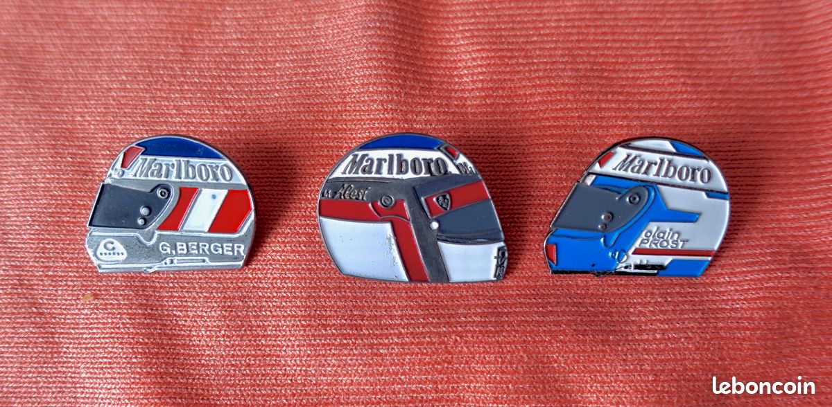 Pins Casques Pilotes F1. Alain Prost, Jean Alesi , Gerhard BERGER. Pins Formule 1. Pins F1, voiture (image 1)
