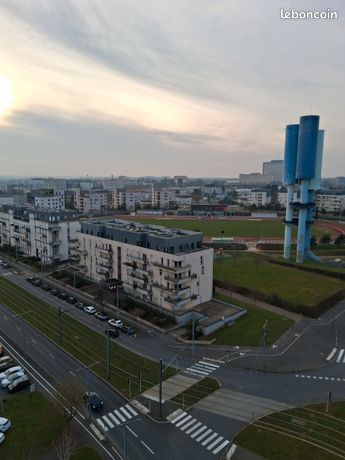 https://img.leboncoin.fr/api/v1/lbcpb1/images/ef/38/26/ef3826f939ad017763d929805e0a8fb66bdc23ff.jpg?rule=ad-image