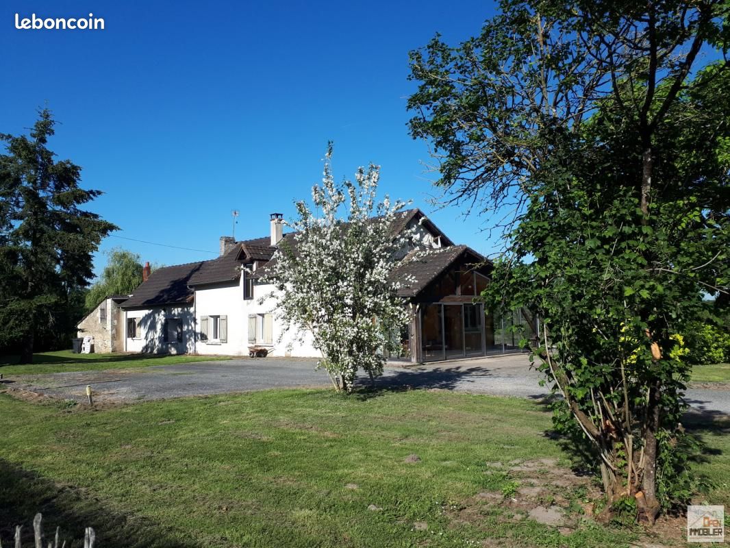 Maison 8 pièces 210 m² · à Les Ormes · 210 m² · 196 000 €