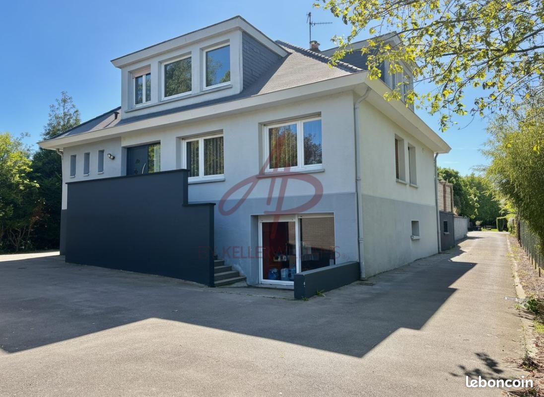 Maison 6 pièces 200 m² · à Pérenchies · 200 m² · 550 000 €