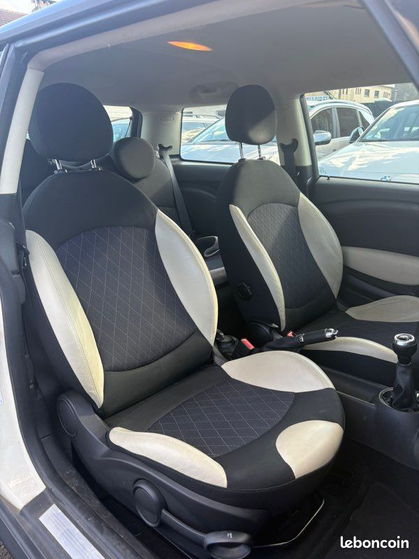 MINI mini Cooper 2 1.6 122ch manuelle 6 vitesses 2/3 portes - Climatisation - Jantes en alliage - Start/Stop automatique (image 5)
