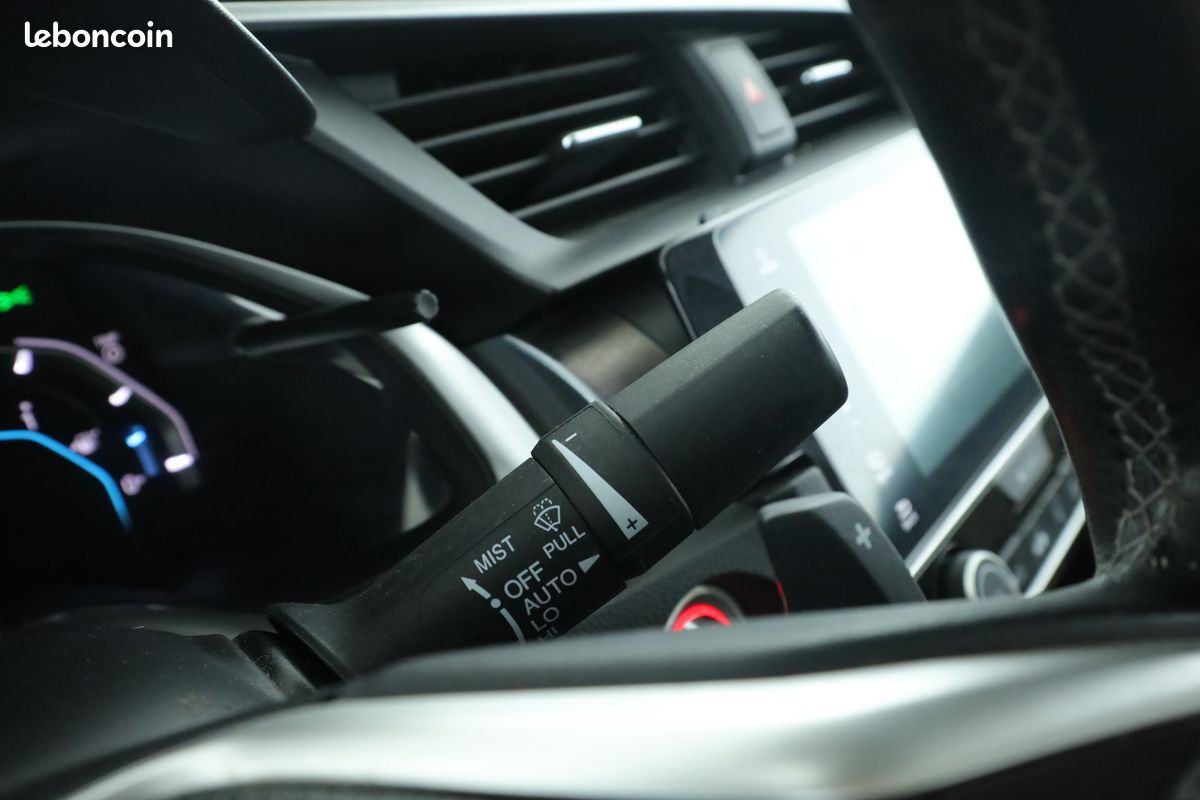 Honda Civic 1.6 i-DTEC Exclusive AT 4P 120 ch (image 24)