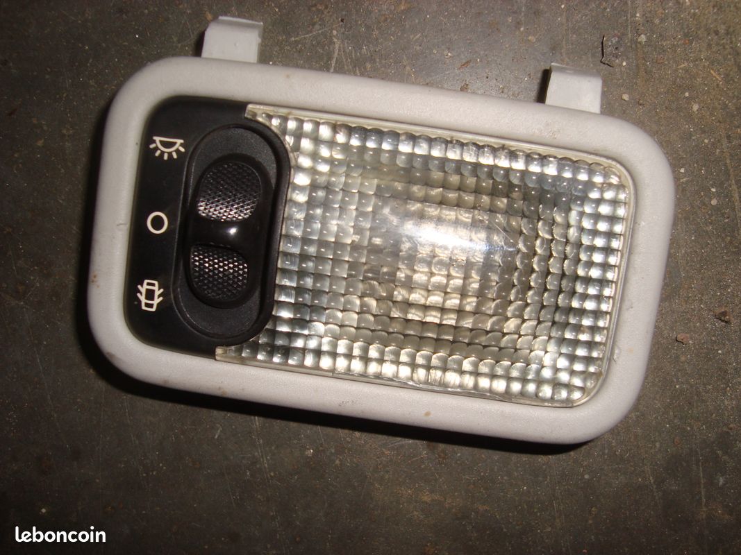 Plafonnier arrière de xsara - Équipement auto