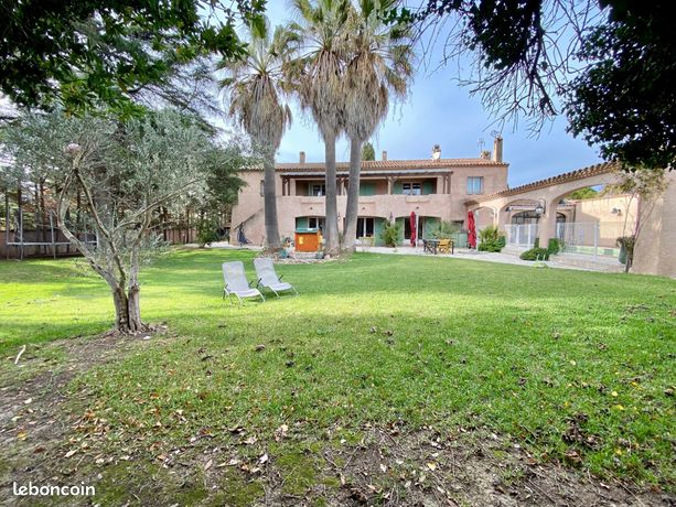 Villa 12 pièces 412 m²