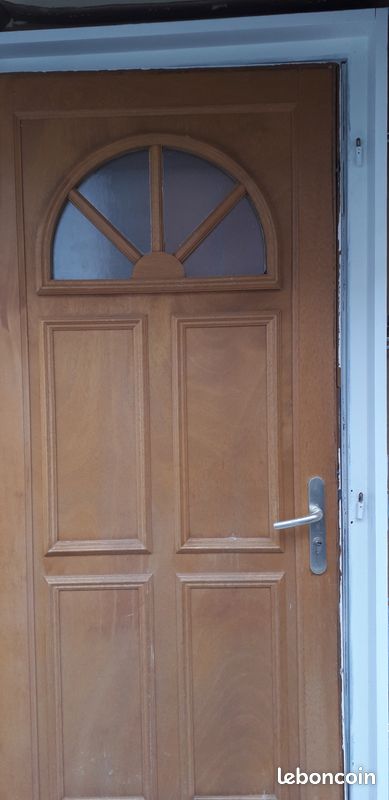 Porte d'entrée avec cadre (image 1)