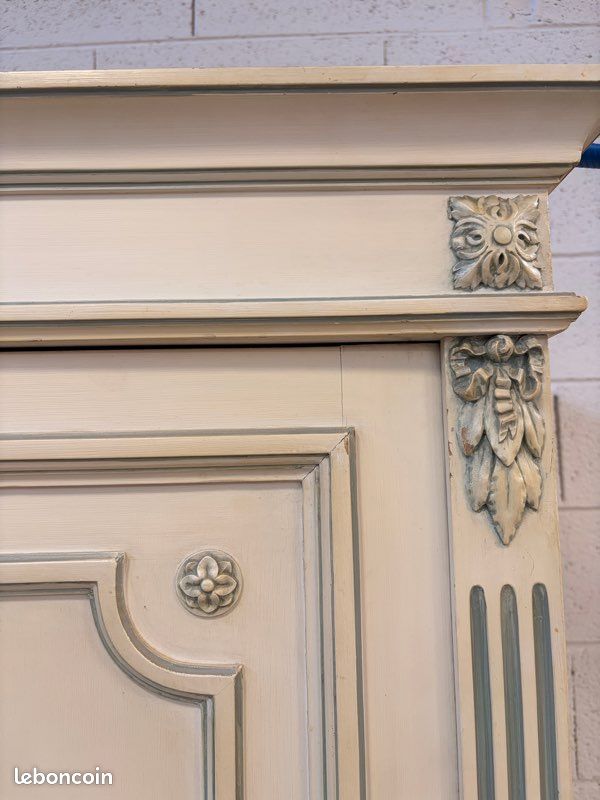 Grande armoire ancienne avec portes miroir - Style Louis XVI - Ameublement